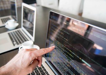 pointing-at-computer-screen-2022-11-14-06-39-27-utc-qbywlsxvt6i2m7s4jy3p3suozbaknvdkul2y6qof0g