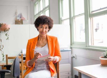 portrait-of-young-businesswoman-2022-02-02-05-05-50-utc-qbywlq4d8oe8vkxogz7d3y440sdxaqduslurgvzhvg